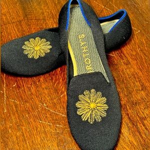 Rothy’s Licorice Black Loafer Gold Yellow Sunburst Flower- EXCELLENT CONDITION